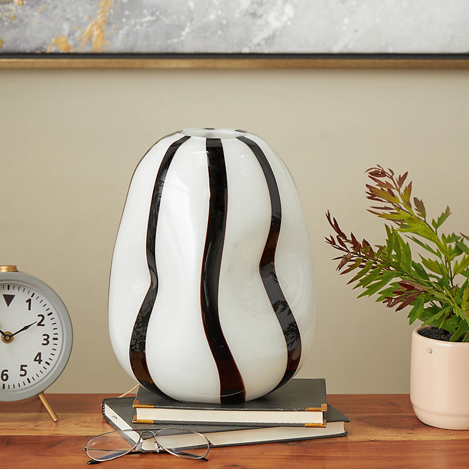 Kesol II White/Black Vase - Image 2