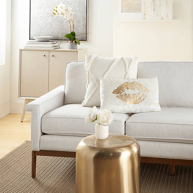 Kids Besos Bay Gold Throw Pillow - Thumbnail - Image 3