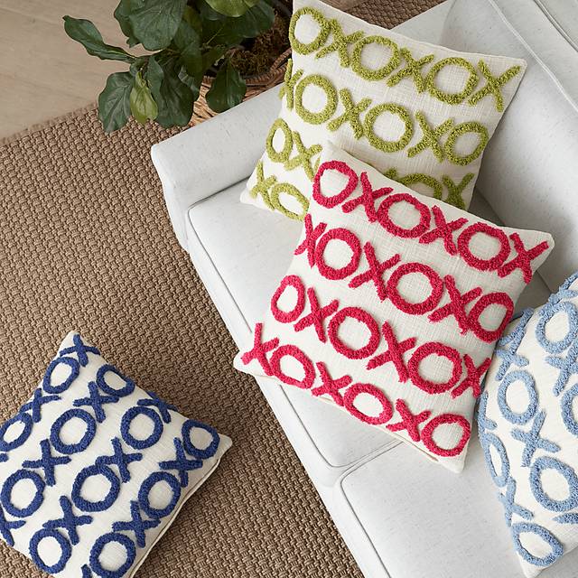Kids Besos Lane Green Throw Pillow - Thumbnail - Image 5