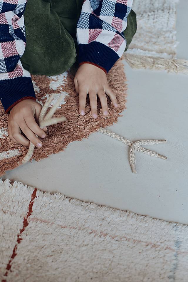 Kids Brown 3'3 x 3'7 Chicken Rug - Thumbnail - Image 3