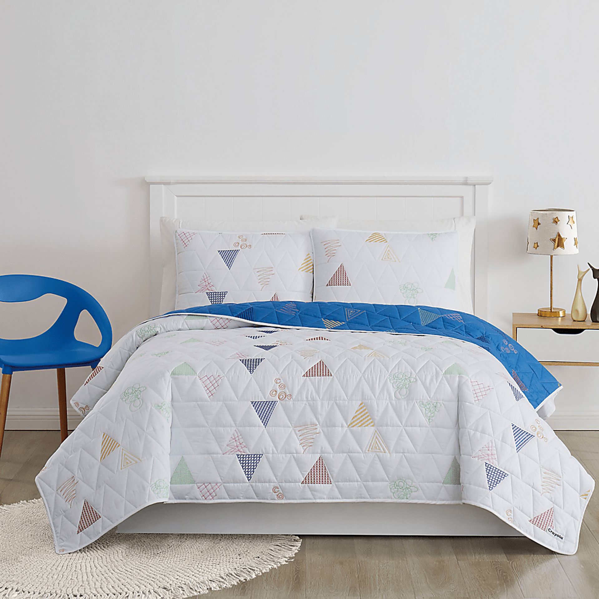 Kids Funky Triangle White Full Quilt Set - Image 2