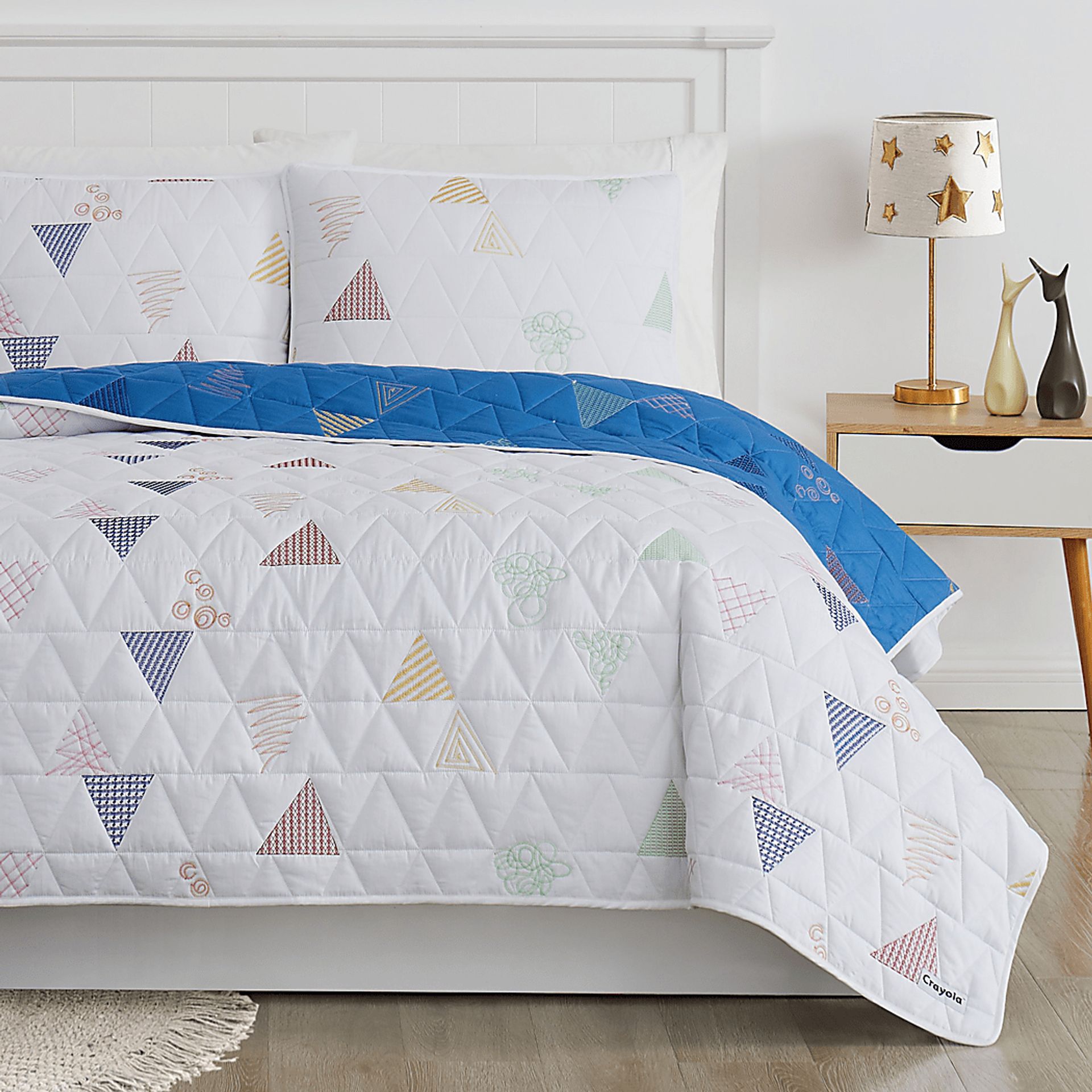 Kids Funky Triangle White Full Quilt Set - Image 6