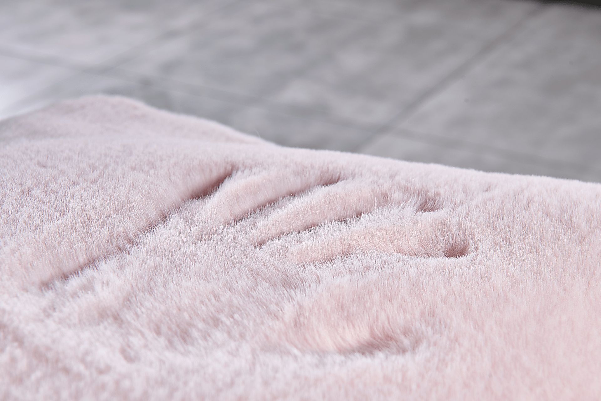 Kids Fur Cloud Pink Pouf - Image 3