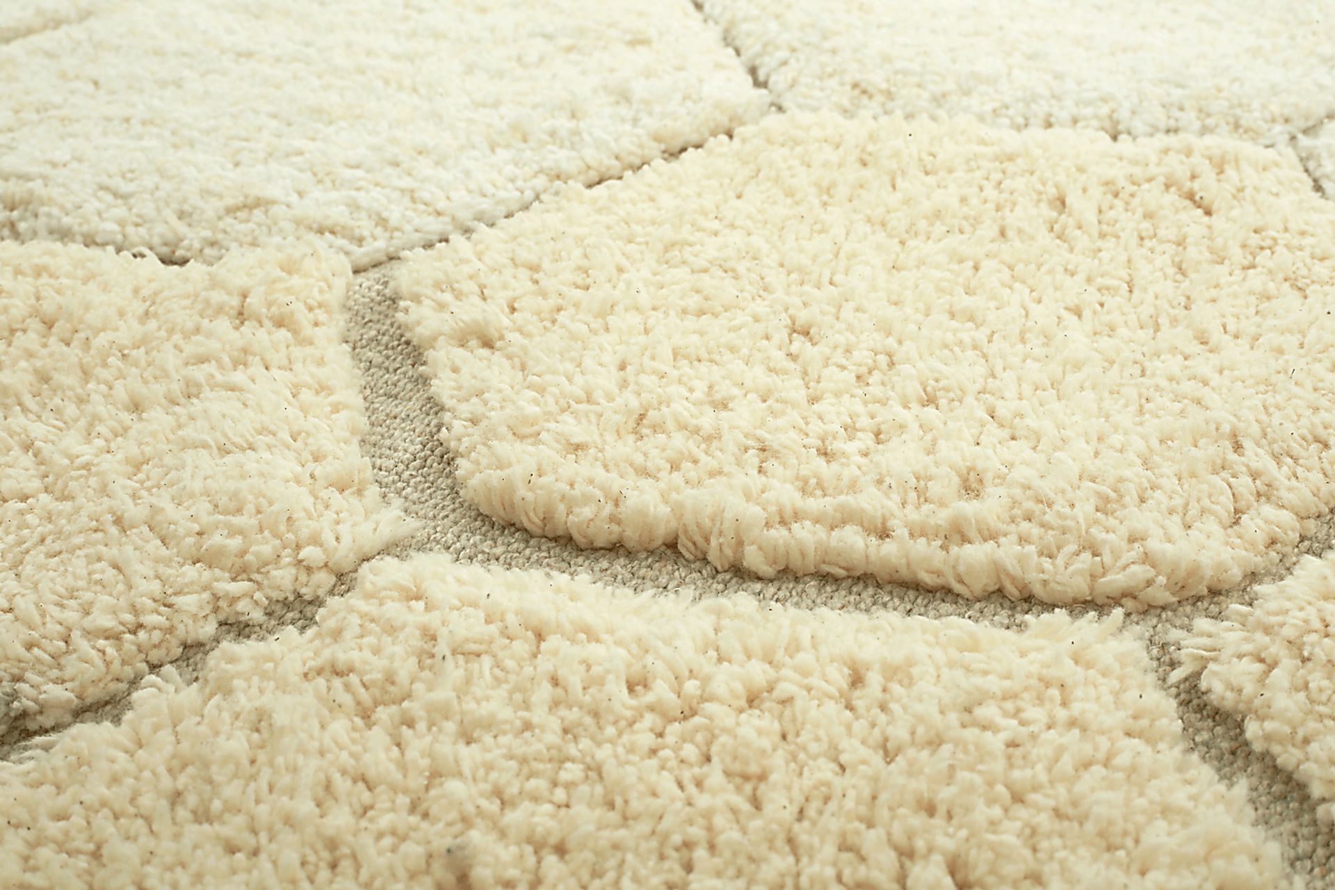 Kids Gold 4'7 Honeycomb Machine Washable Round Rug - Image 3
