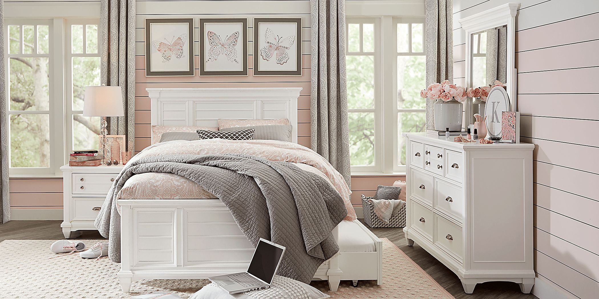 https://assets.roomstogo.com/product/kids-hilton-head-white-5-pc-full-panel-bedroom_3464093P_image-room?cache-id=86fdaf51e5a7f1b4935a4a72cdbc2f42
