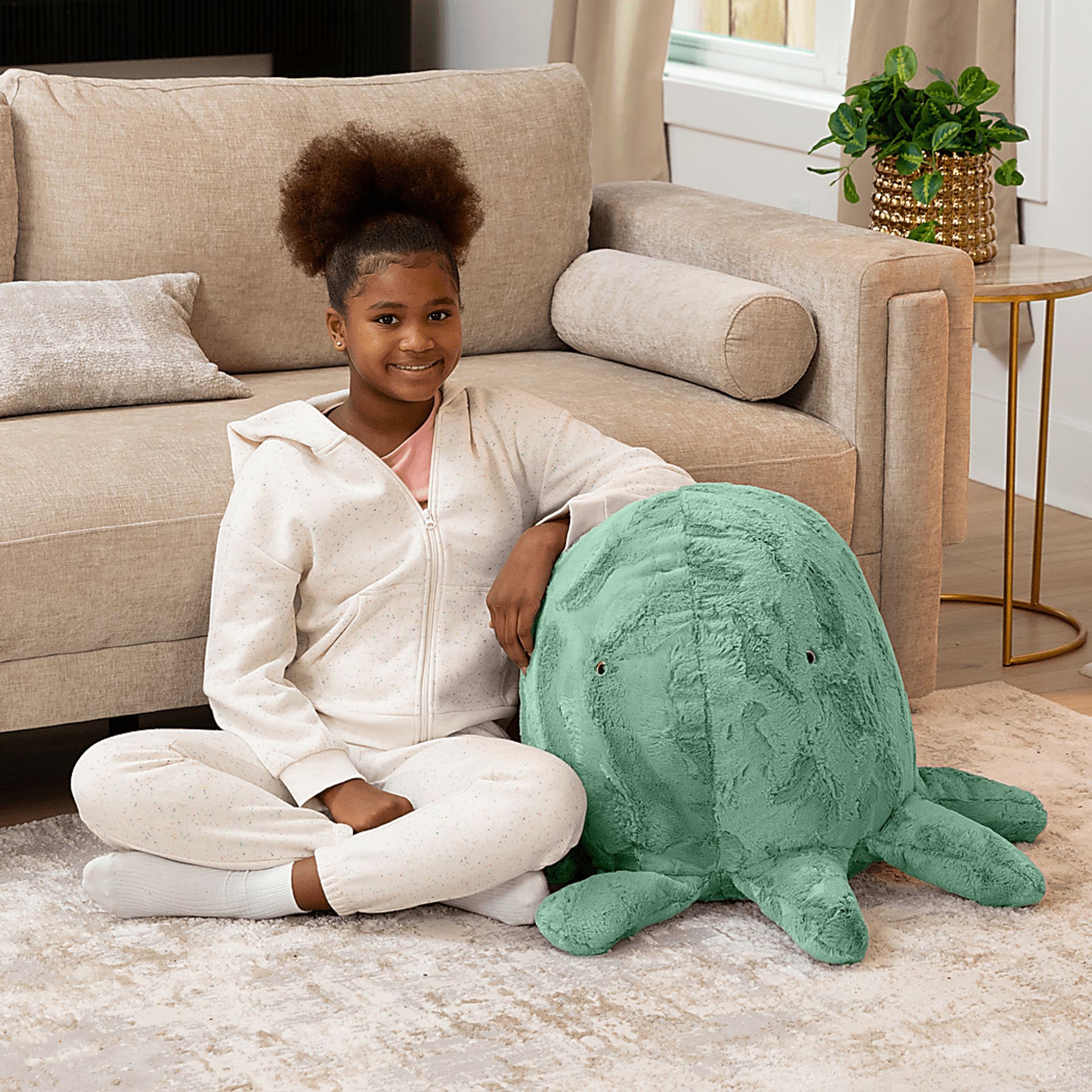 Kids Huggy the Octopus Green Bean Bag - Image 4