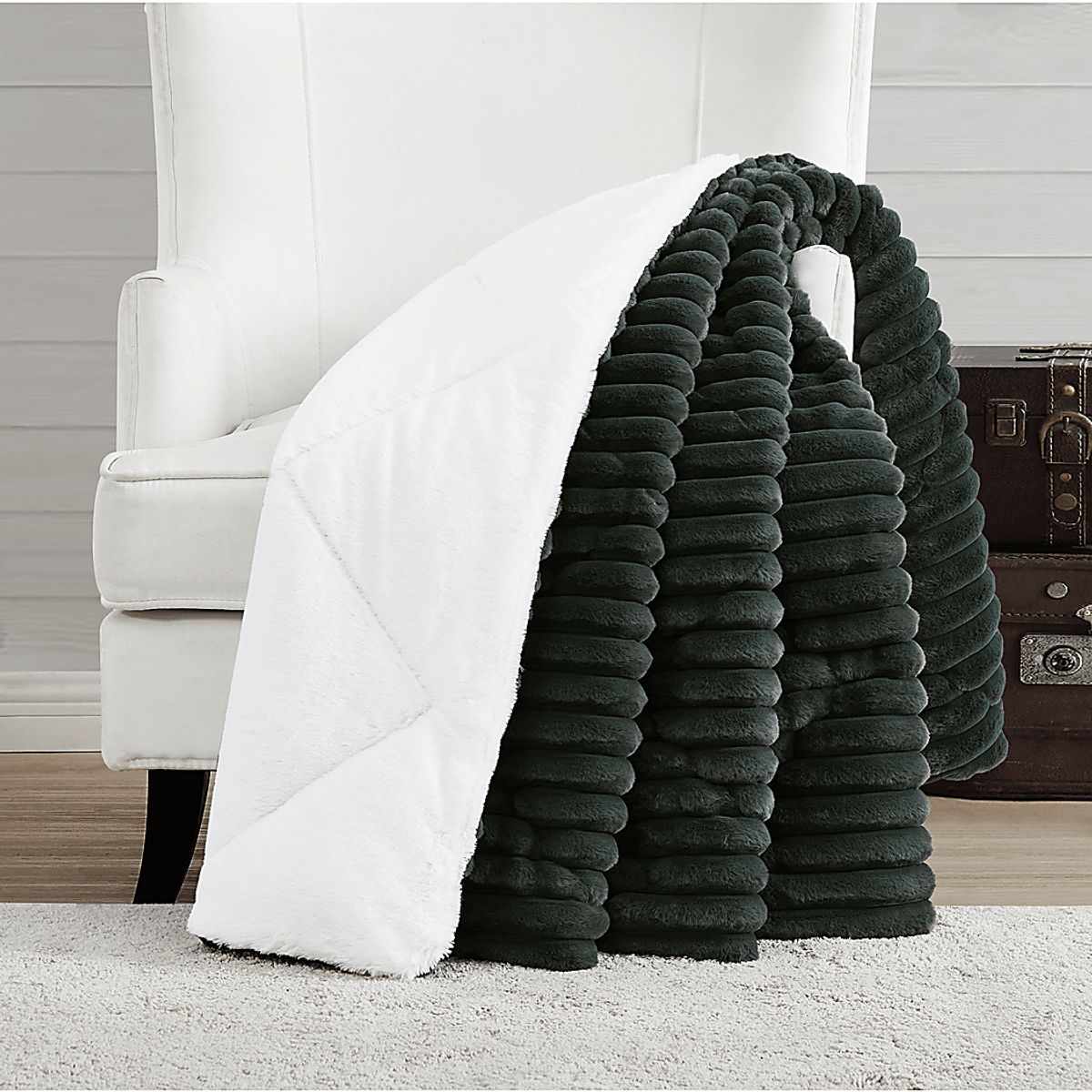 Josip Green Polyester Fabric Faux Fur Throw | Rooms to Go