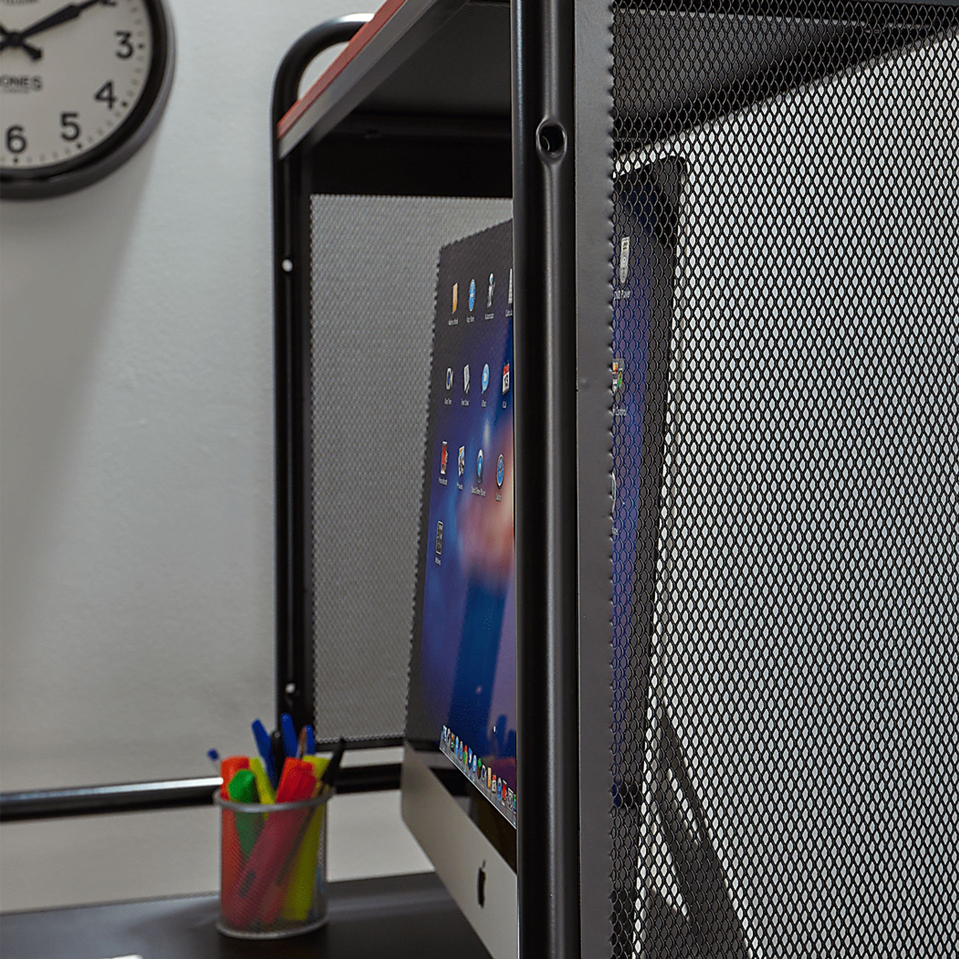 Kids Kaiis Black/Red Gaming Desk - Image 9