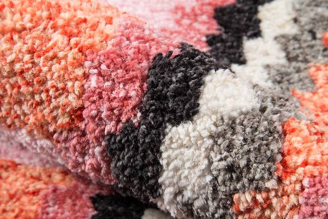 Kids Kwanza Pink 5' x 7'6 Rug - Thumbnail - Image 4