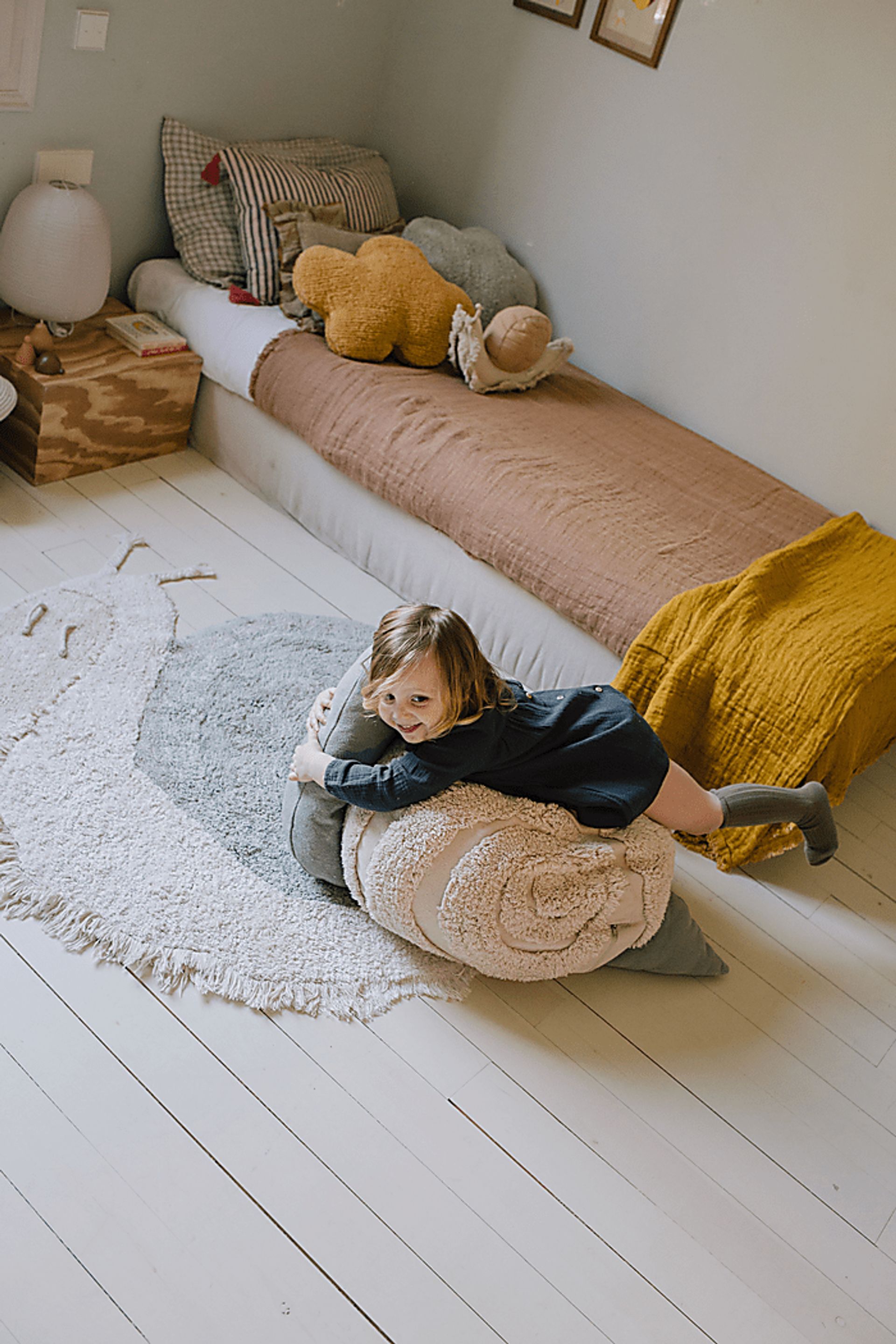 Kids Natural Snail 3'3 x 4' Machine Washable Rug - Image 3