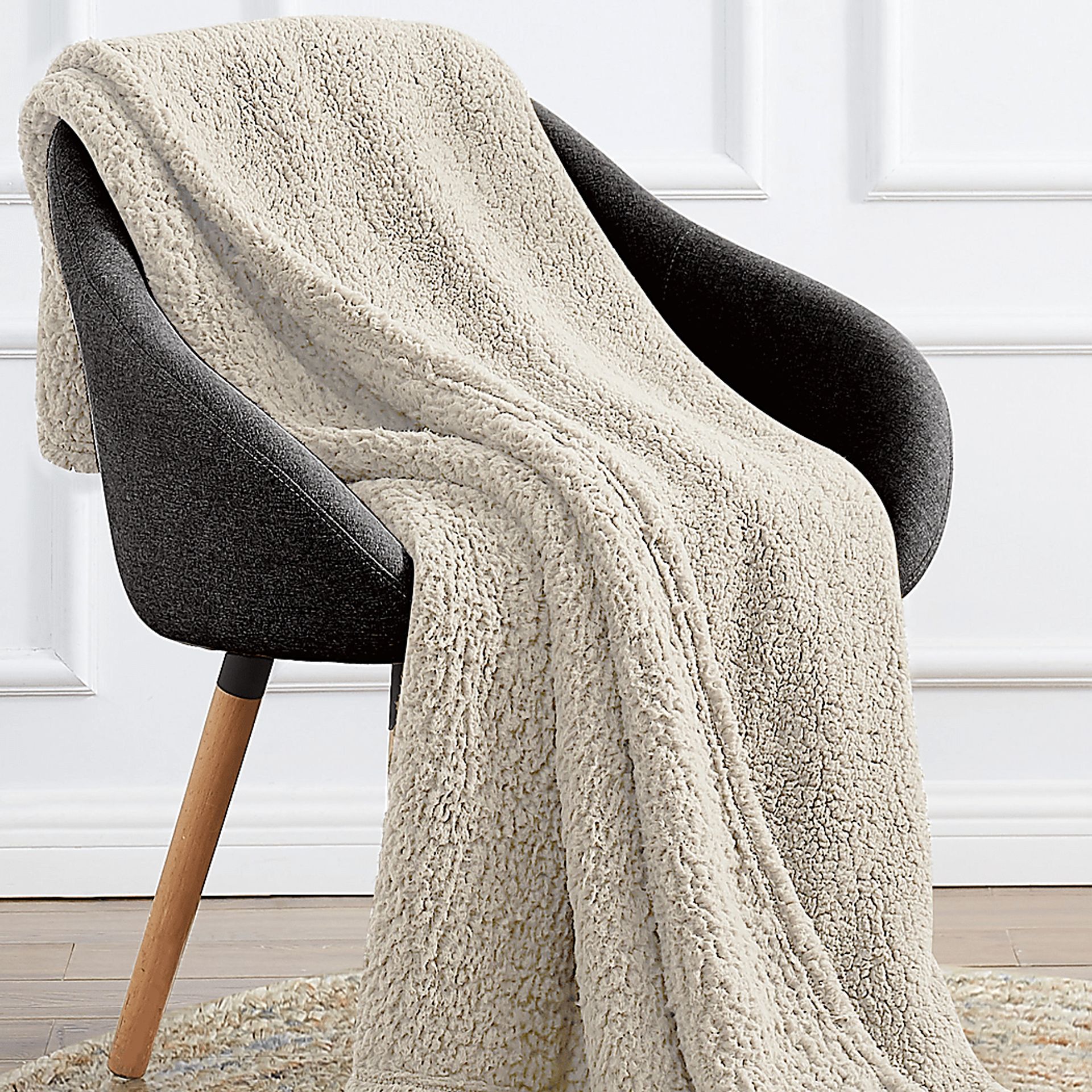 Kids Plush Cloud Ivory Twin XL Blanket - Image 2