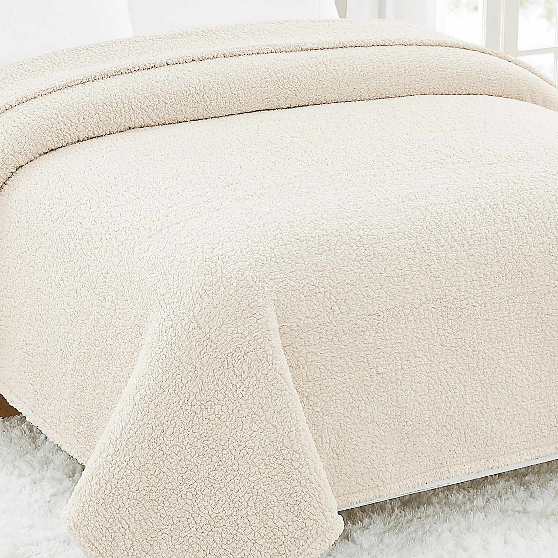 Kids Plush Cloud Ivory Twin XL Blanket - Image 4