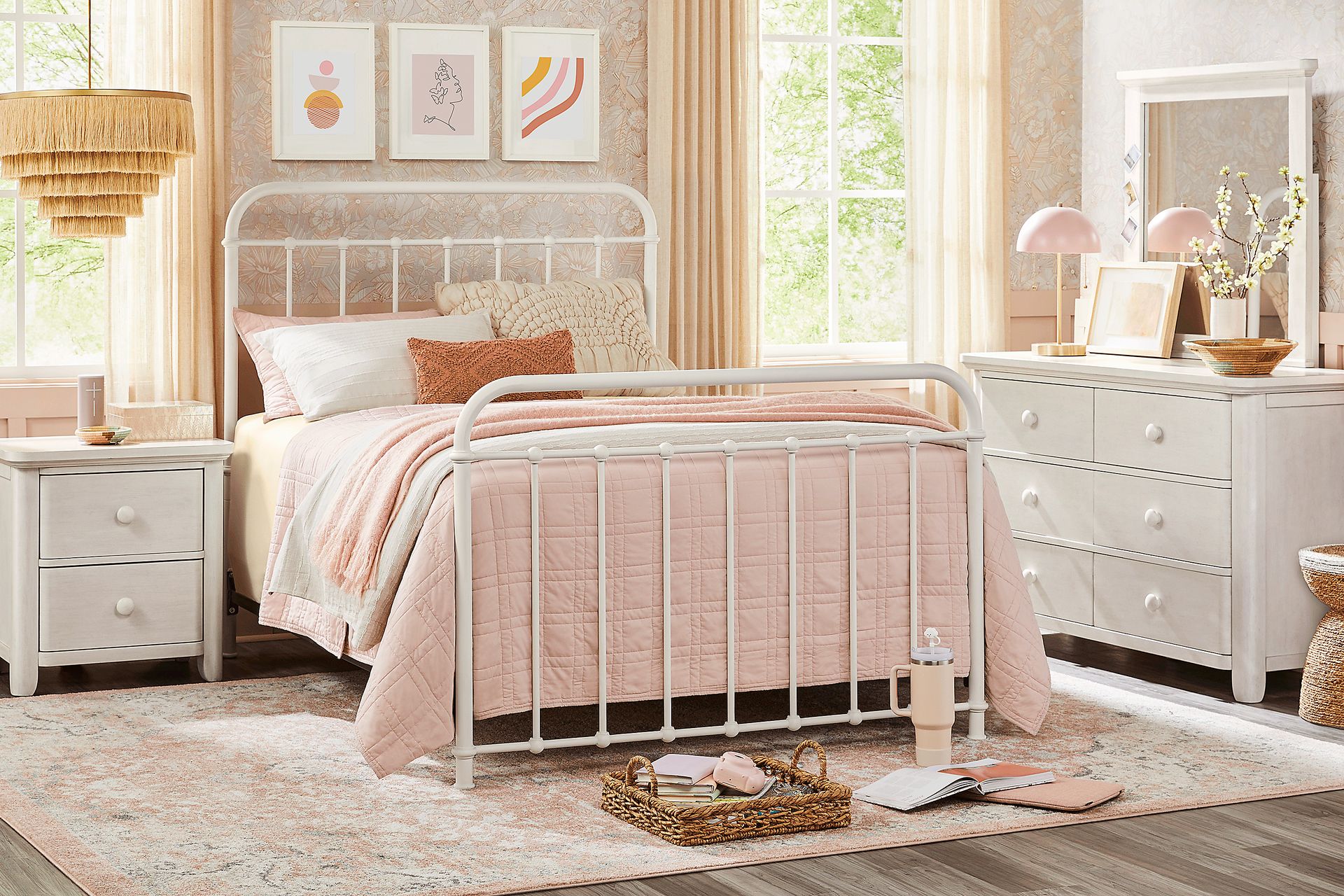 Kids South Bend Washed White Bedroom with Saddlerock White Metal Full Metal Bed - Image 1