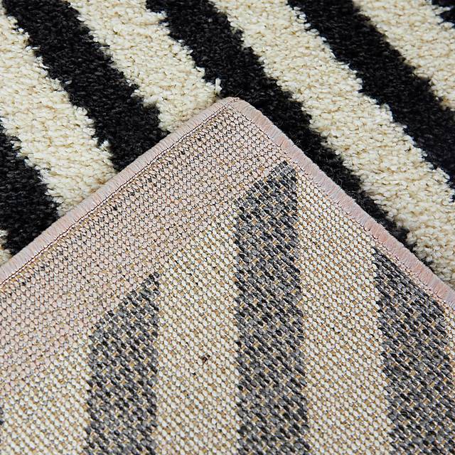 Kids Tritora Black/Gray 5'3 x 7' Rug - Thumbnail - Image 4