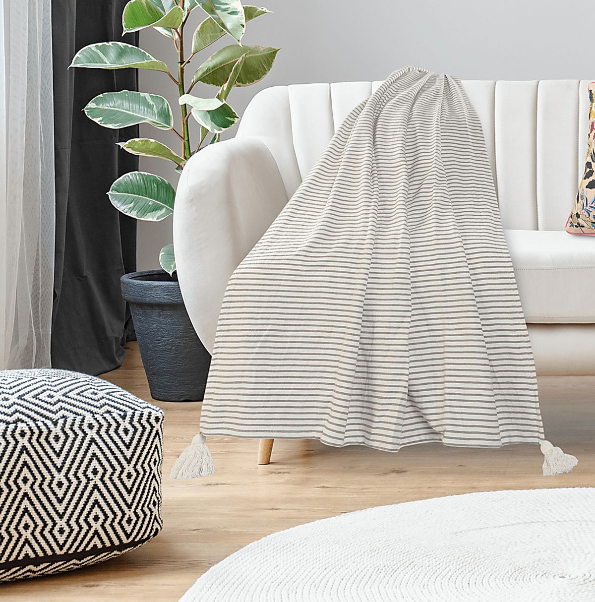 King Lane Gray Throw Blanket | Rooms to Go