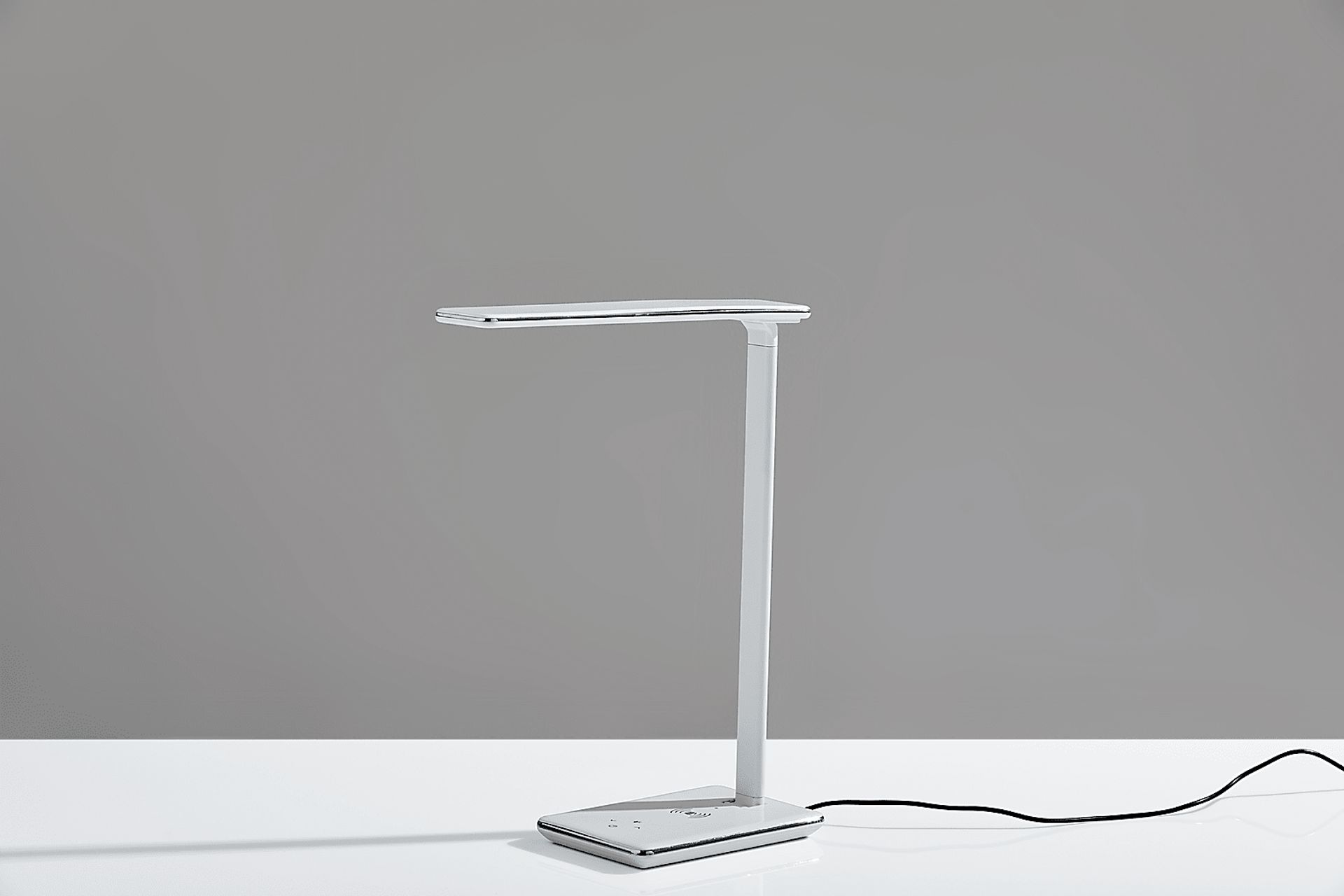 Kingsford Court White Lamp - Image 4