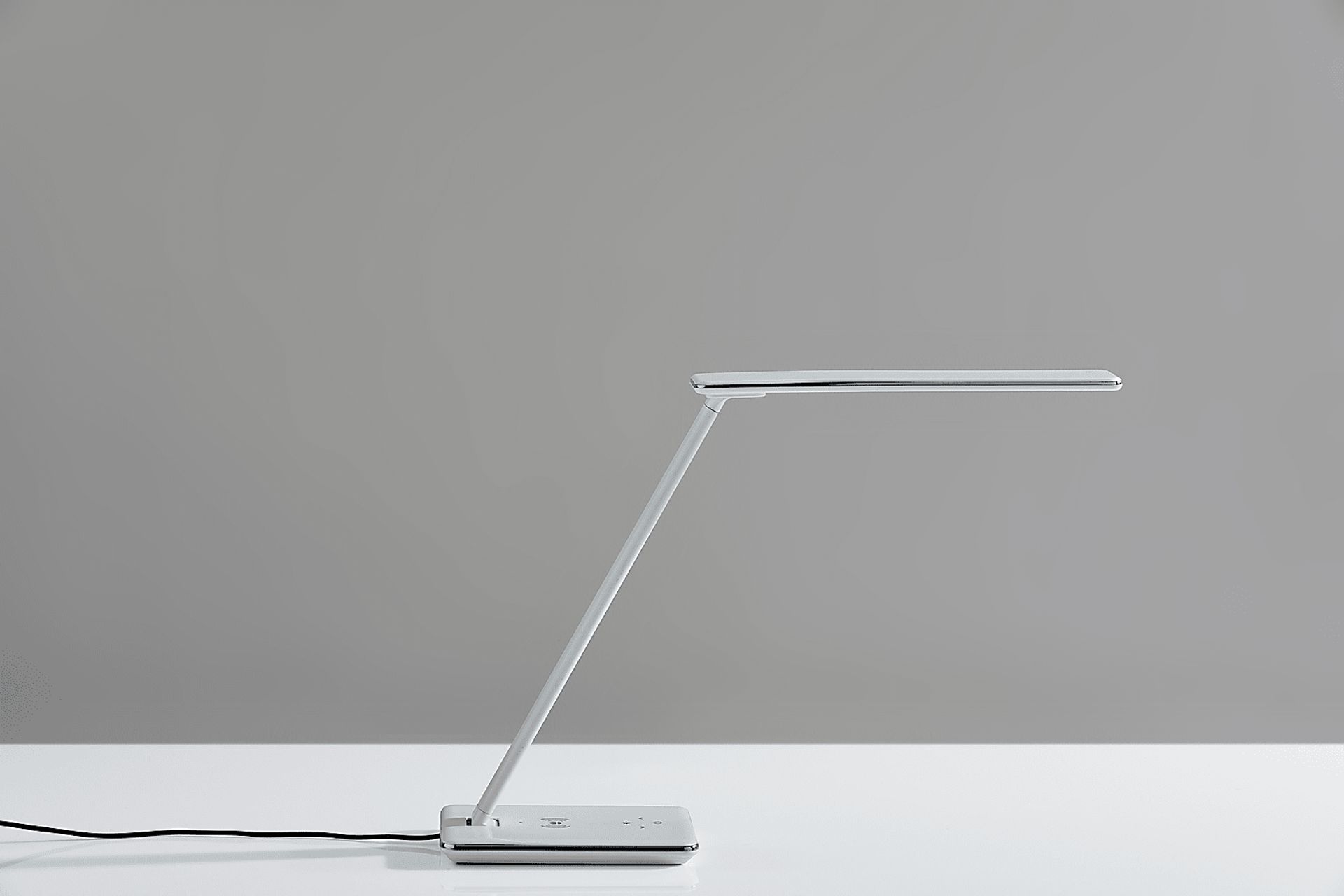 Kingsford Court White Lamp - Image 5
