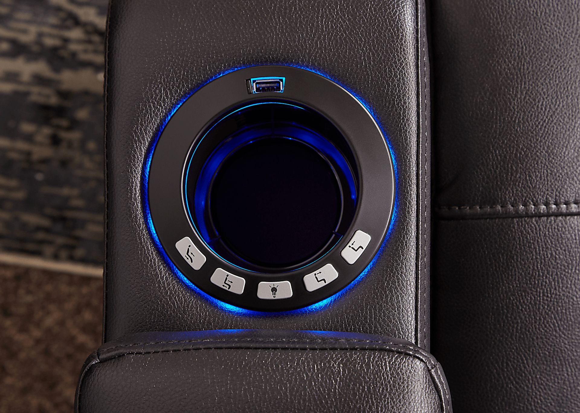 Kingvale Court Black Dual Power Recliner - Image 3