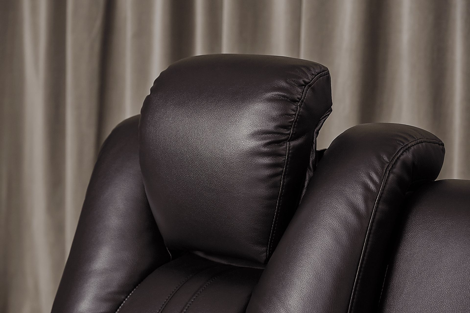 Kingvale Court Black Dual Power Reclining Console Loveseat - Image 6
