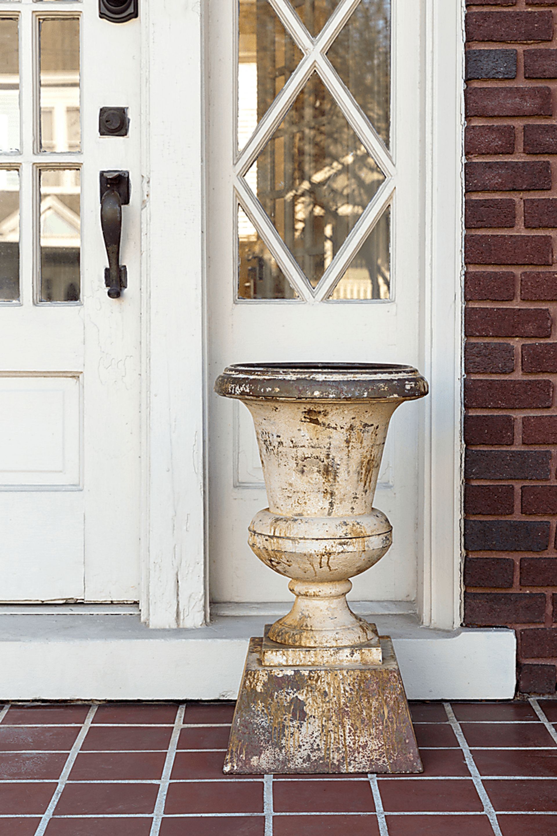 Kip Ivory Urn - Image 2