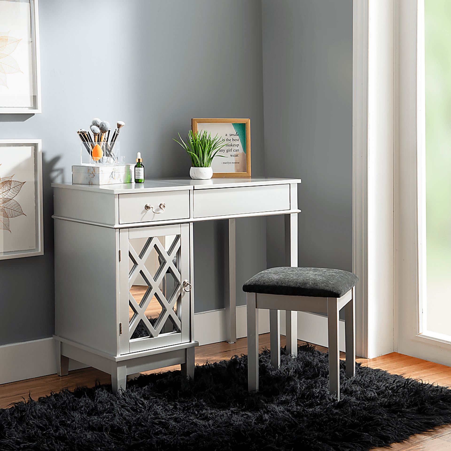 Klingle Gray Vanity Set - Image 2