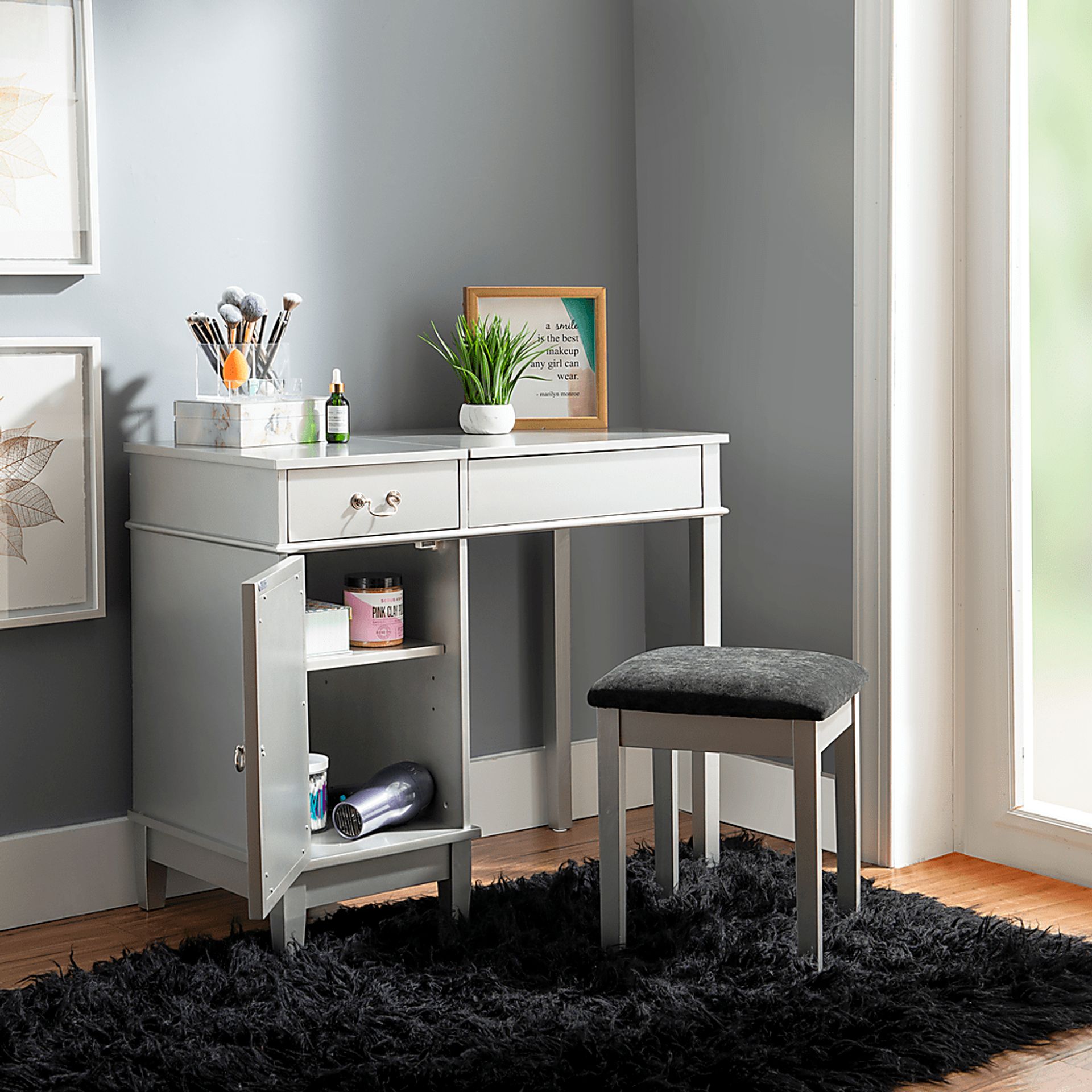 Klingle Gray Vanity Set - Image 3