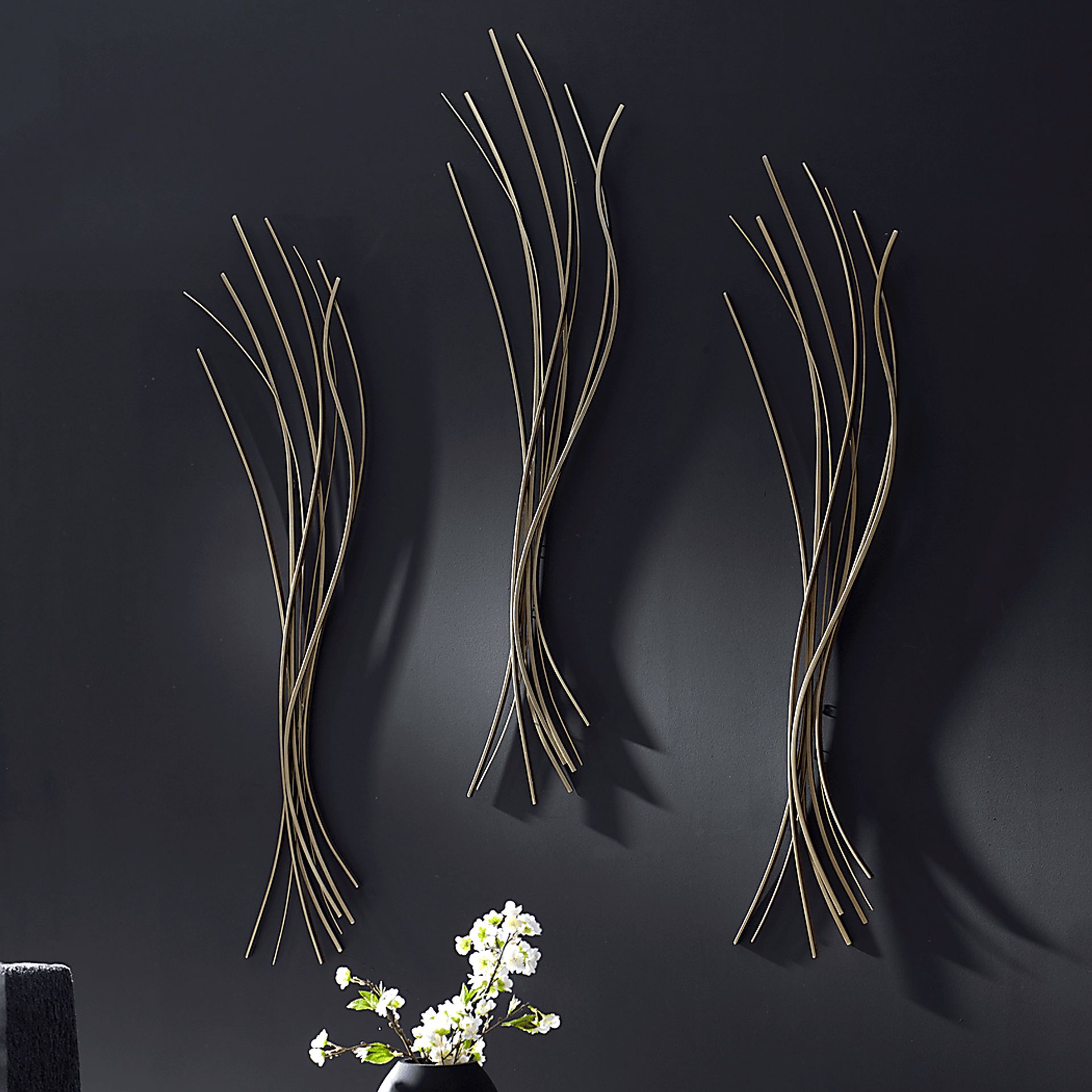 Kraefur Silver Wall Decor - Image 2