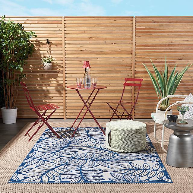 Krisiel Ivory/Navy 5'3 x 7'5 Indoor/Outdoor Rug - Thumbnail - Image 2