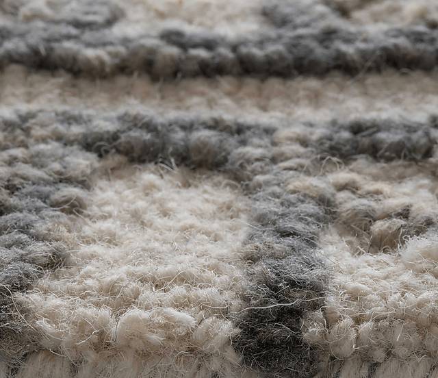 Lageo Ivory 5' x 8' Rug - Thumbnail - Image 4