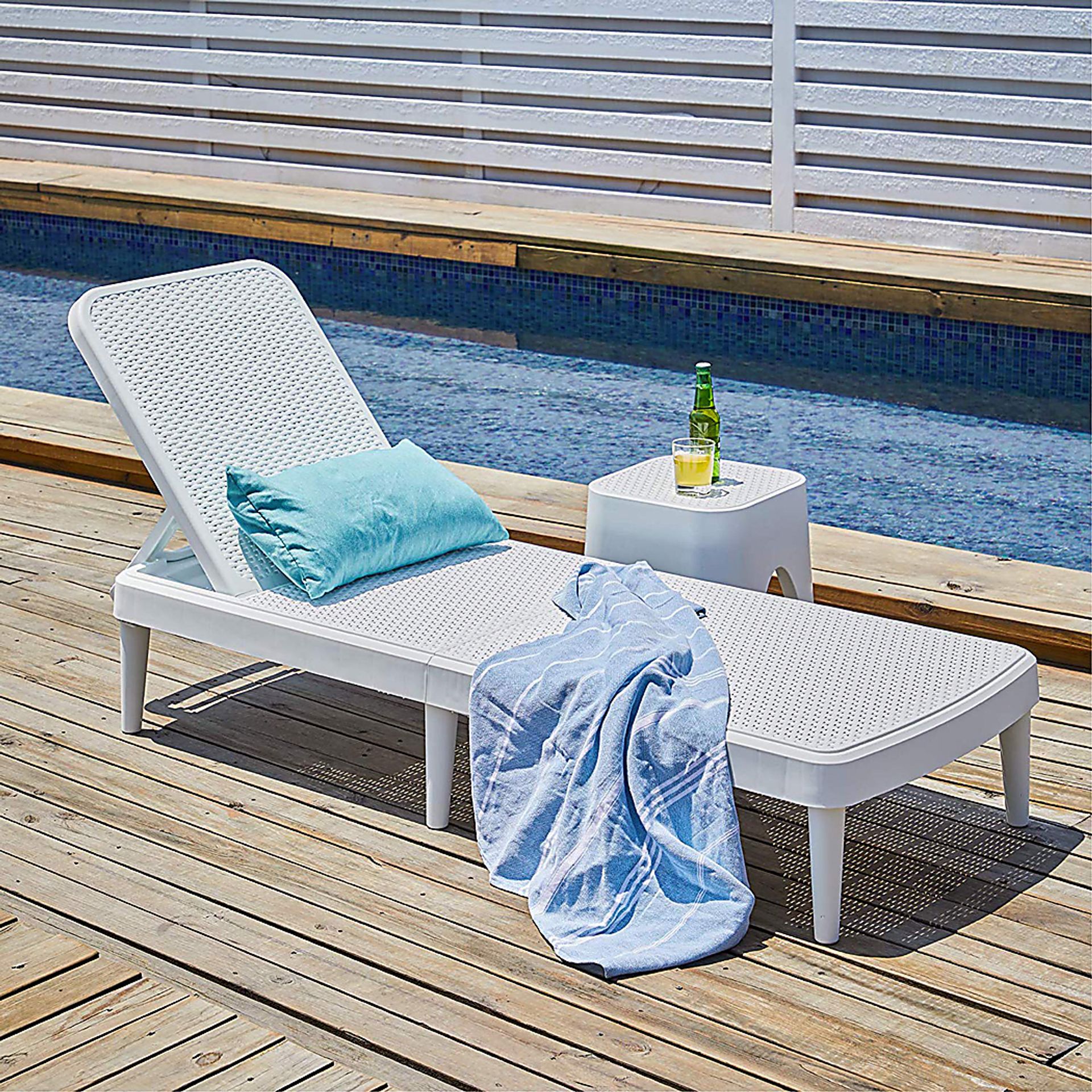 Lagoon Tahiti White Outdoor Chaise Lounge - Image 2