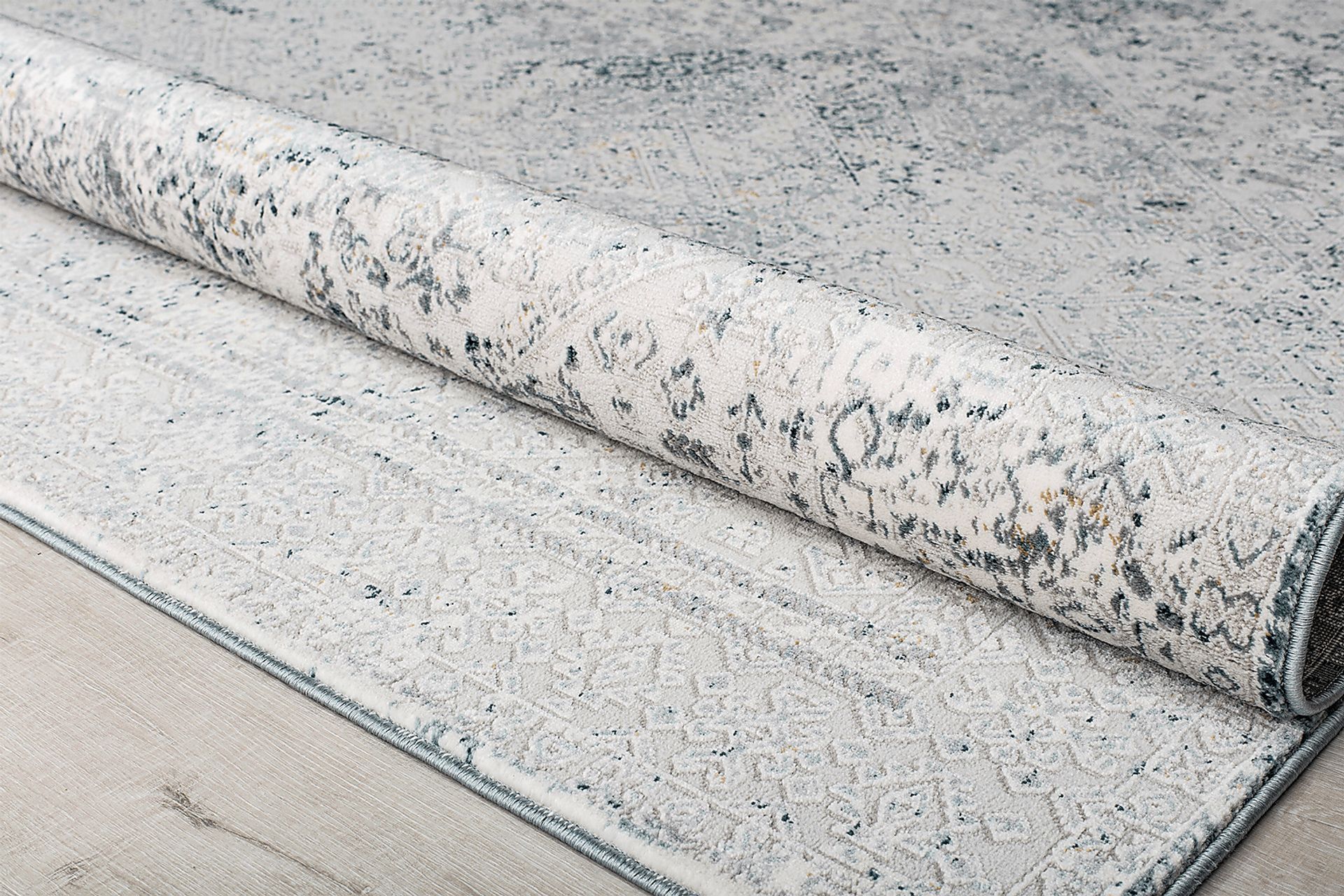 Lainy 5'3 x 7' Blue Rug - Image 4