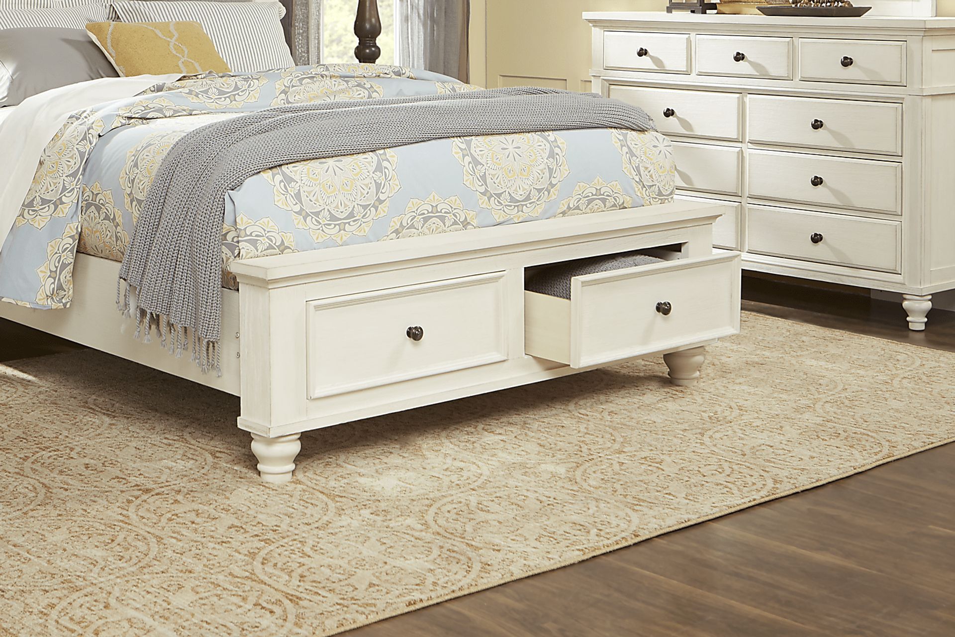 Lake Town Off-White 5 Pc Queen Panel Bedroom with Storage - Image 5