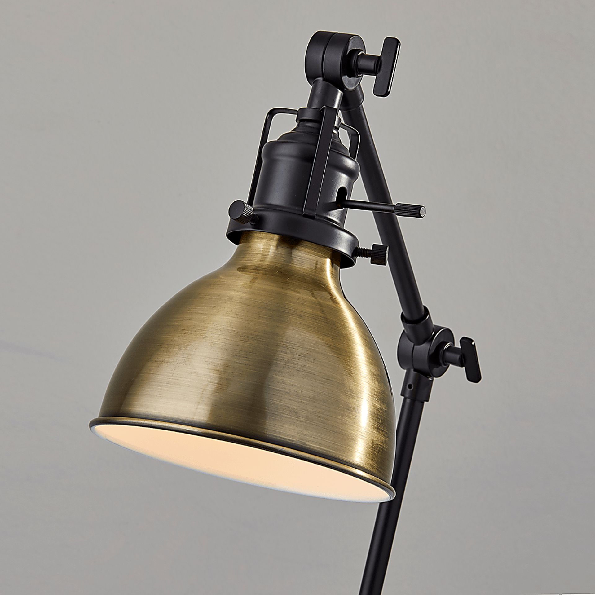 Lakeside Circle Bronze Lamp - Image 3