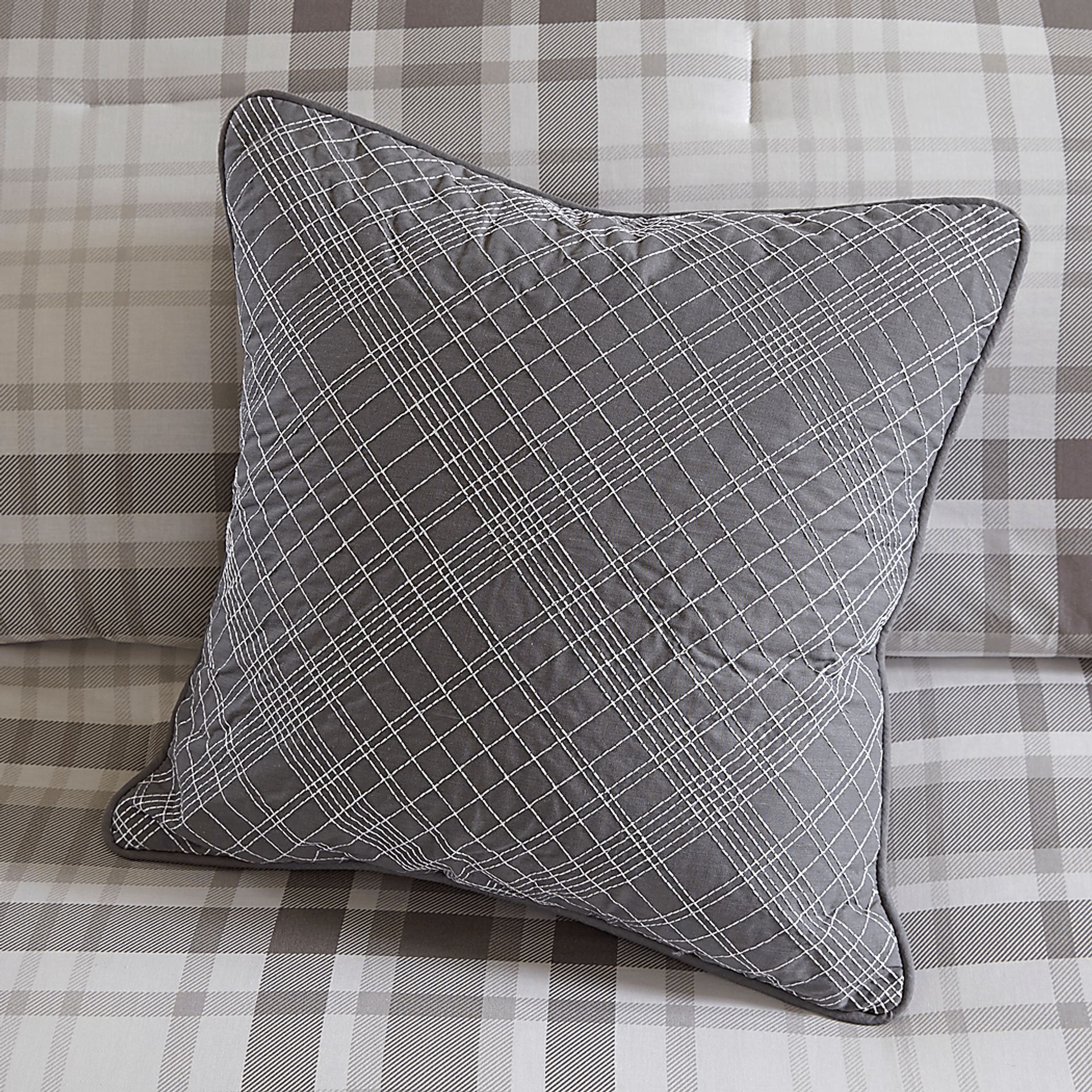 Lakyla Gray 4 Pc King Comforter Set - Image 11