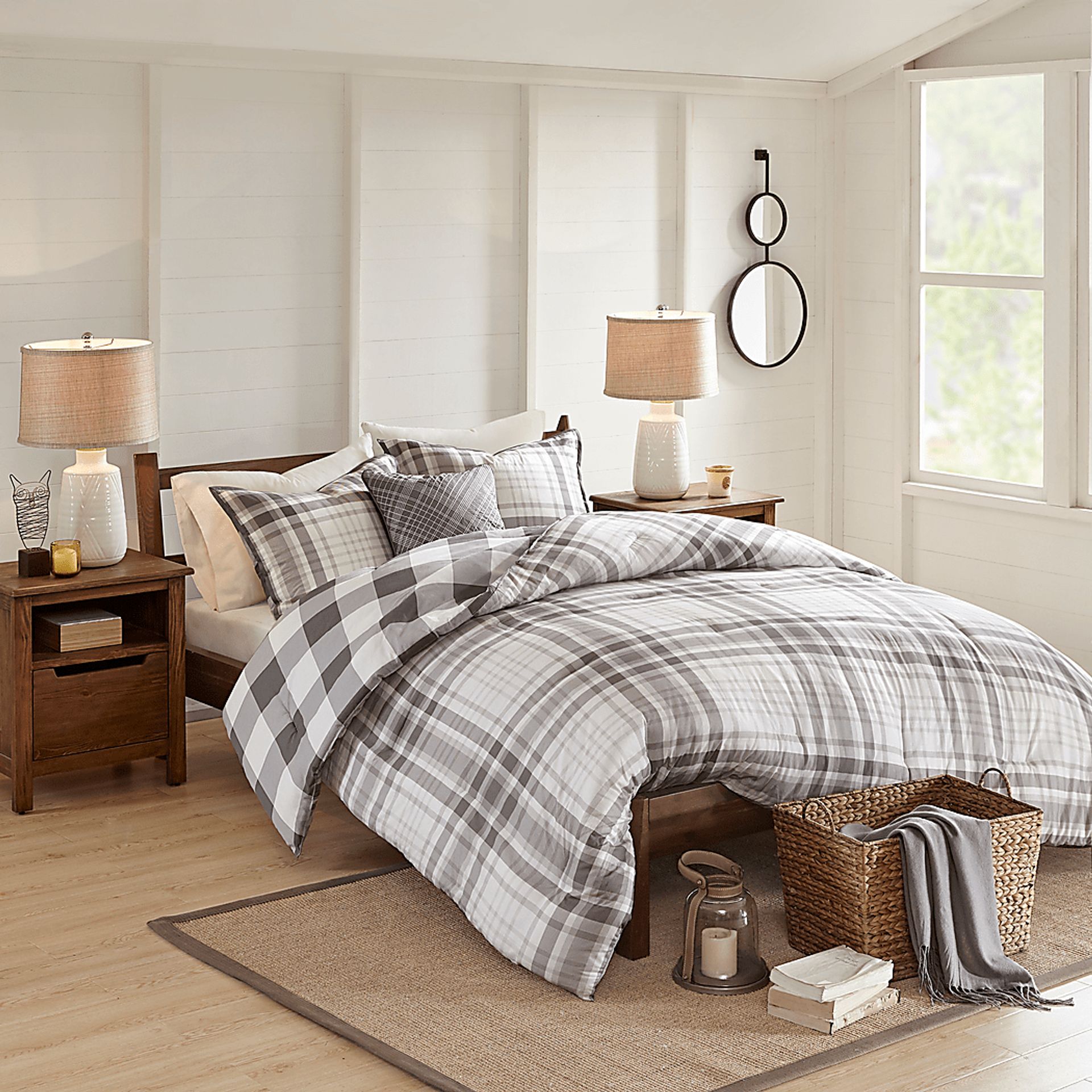 Lakyla Gray 4 Pc Queen Comforter Set - Image 3