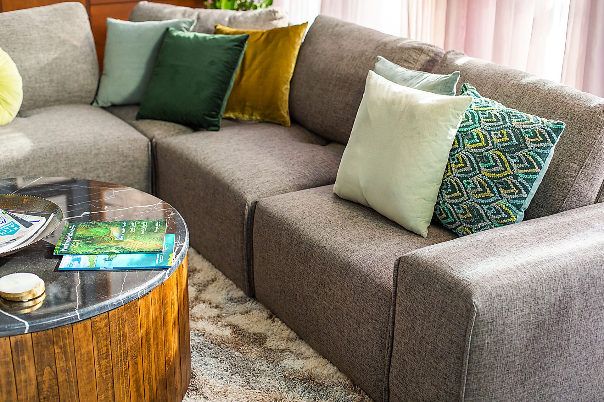 Laney Park Dark Gray Textured 5 Pc Sectional Rooms to Go