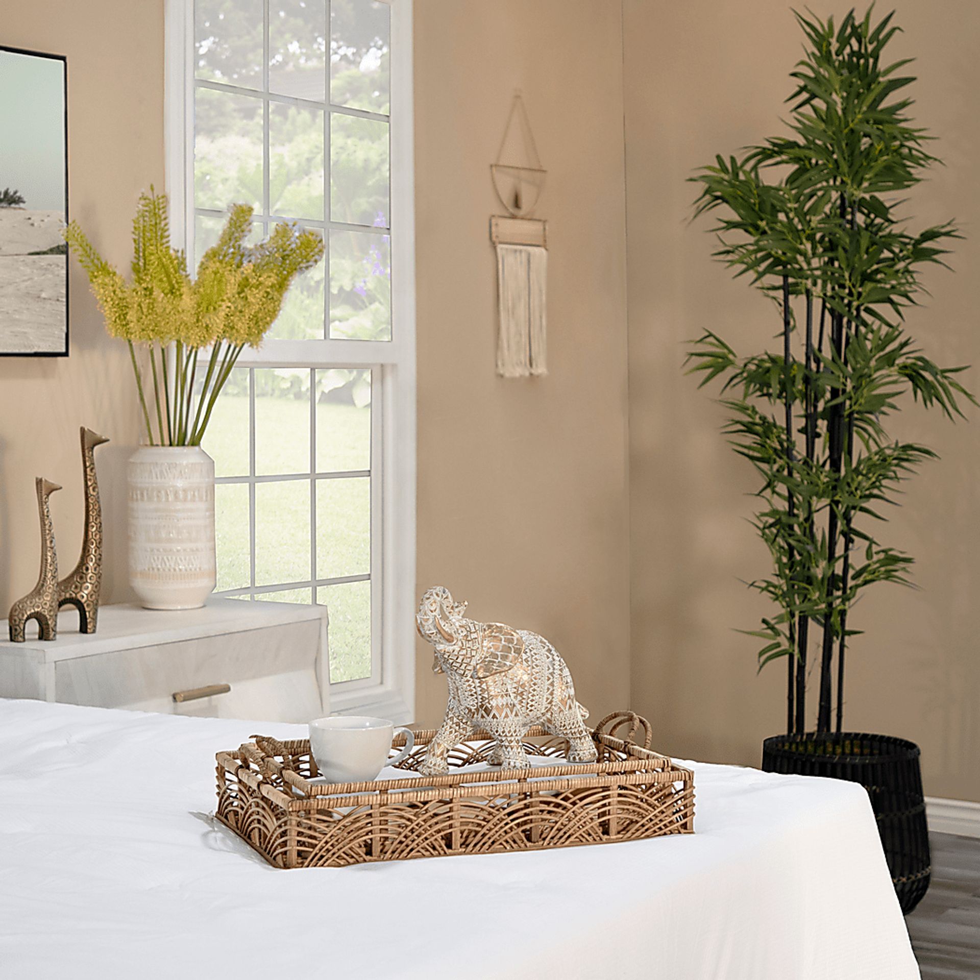 Lapaloma Ivory Vase - Image 3