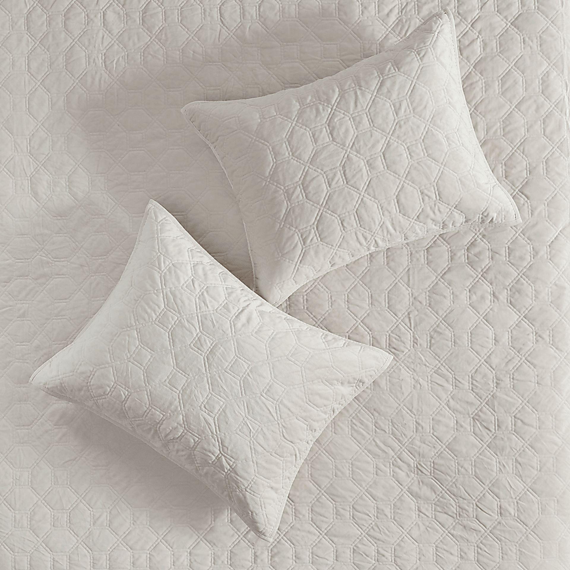 Larah Ivory 3 Pc Queen Coverlet Set - Image 4