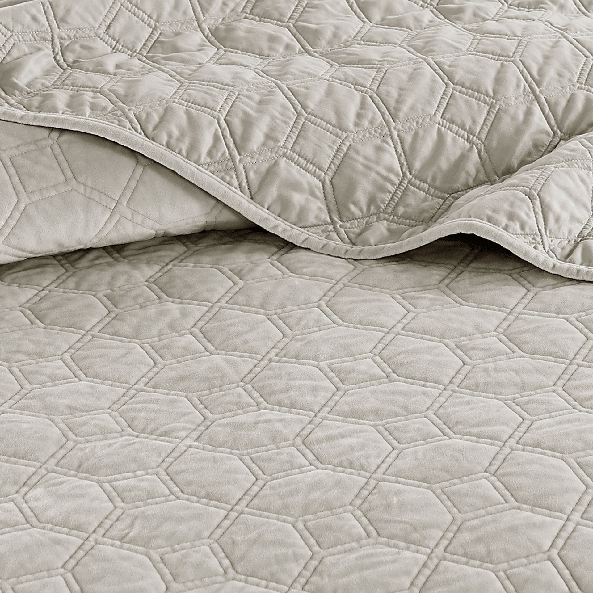 Larah Ivory 3 Pc Queen Coverlet Set - Image 7