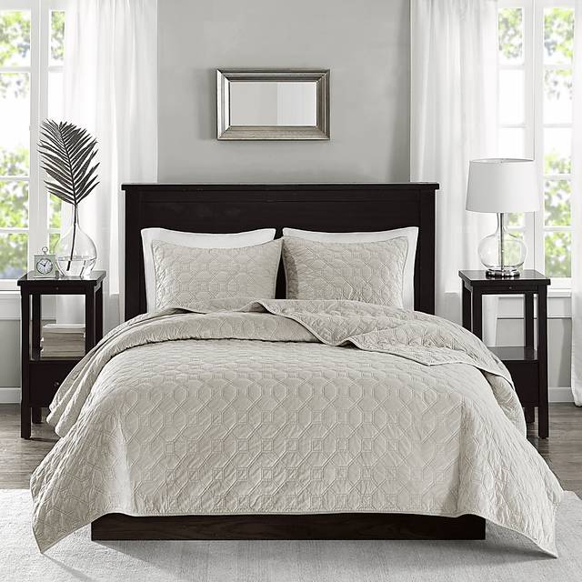 Larah Ivory 3 Pc Queen Coverlet Set - Thumbnail - Image 1