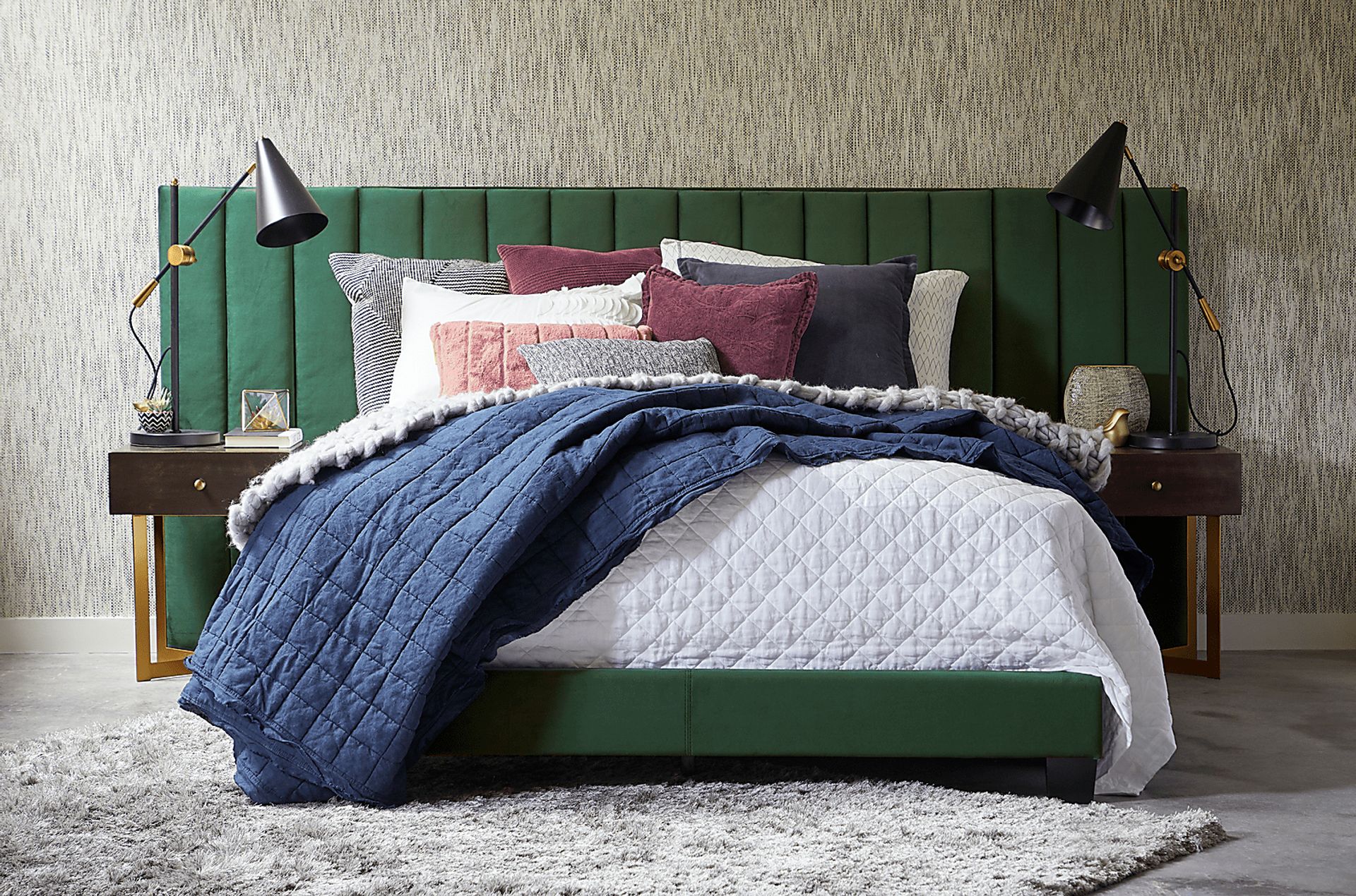 Larkhaven Green Queen Bed - Image 7