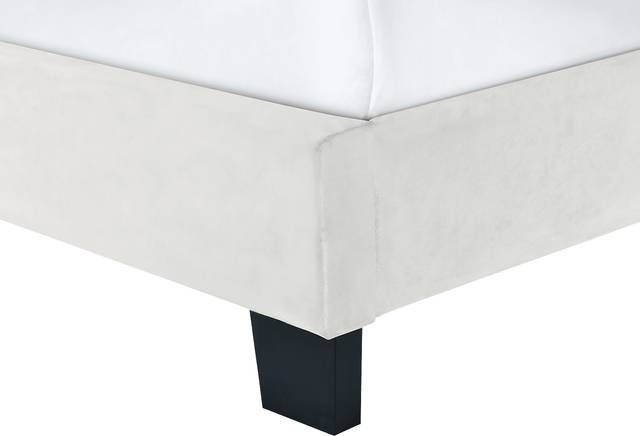 Larkhaven White Queen Bed - Thumbnail - Image 6
