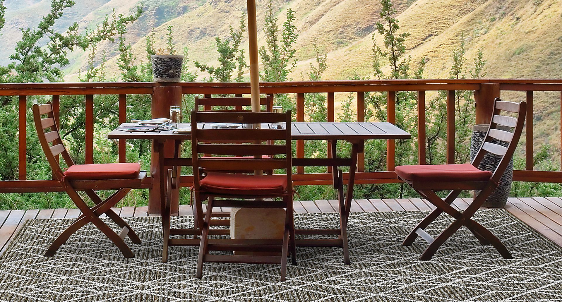 Leopole Gray 6'7 x 9'4 Indoor/Outdoor Rug - Image 3