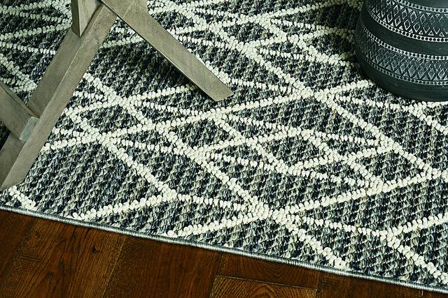 Leopole Gray 6'7 x 9'4 Indoor/Outdoor Rug - Thumbnail - Image 5