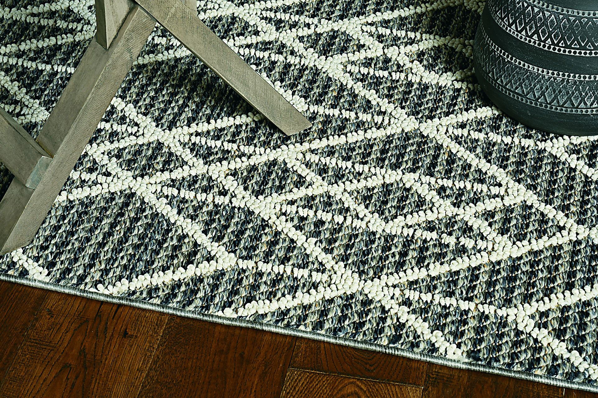 Leopole Gray 6'7 x 9'4 Indoor/Outdoor Rug - Image 5