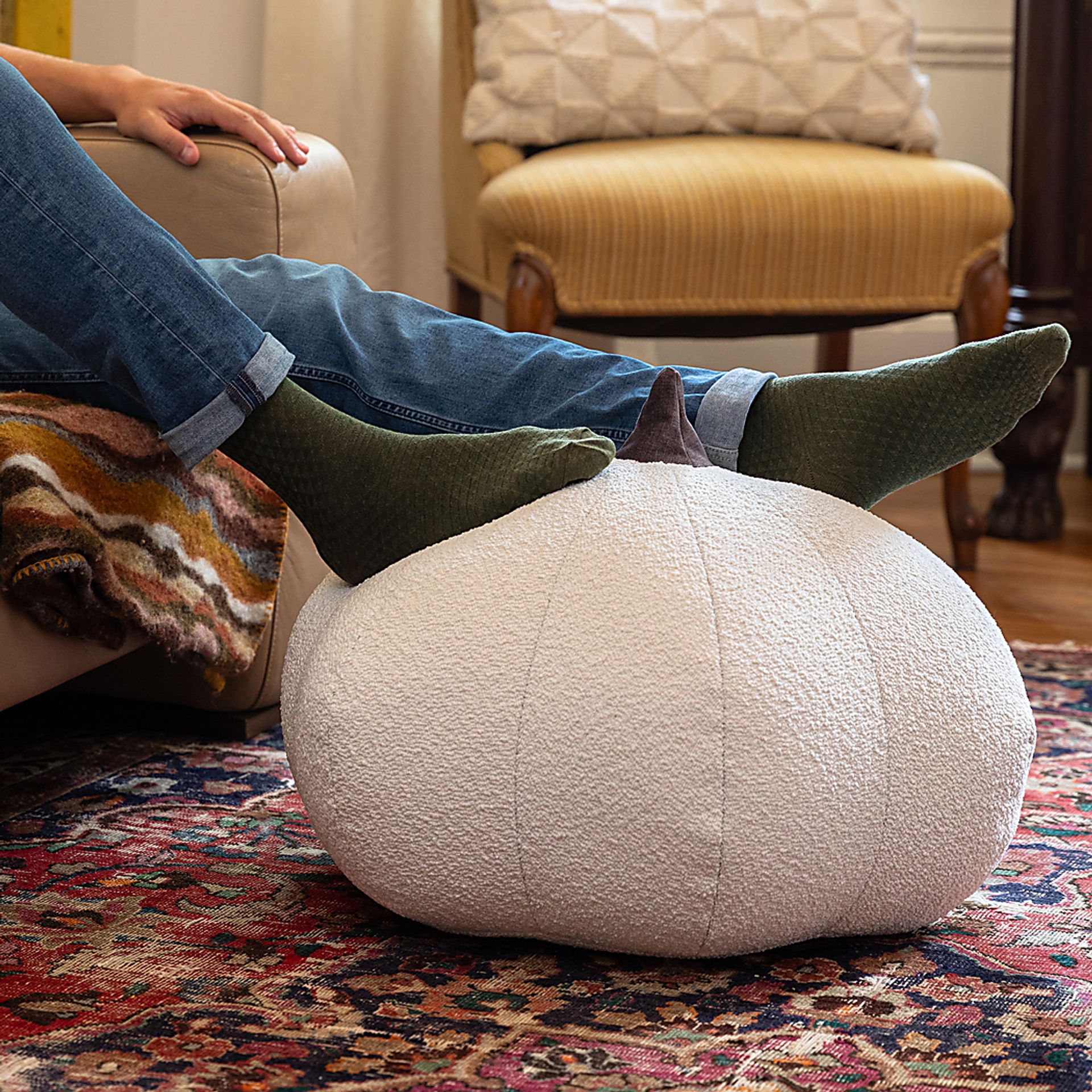 Leoze I White Ottoman - Image 2