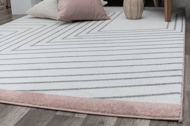 Lilliana Pink 5' x 7' Rug - Thumbnail - Image 3