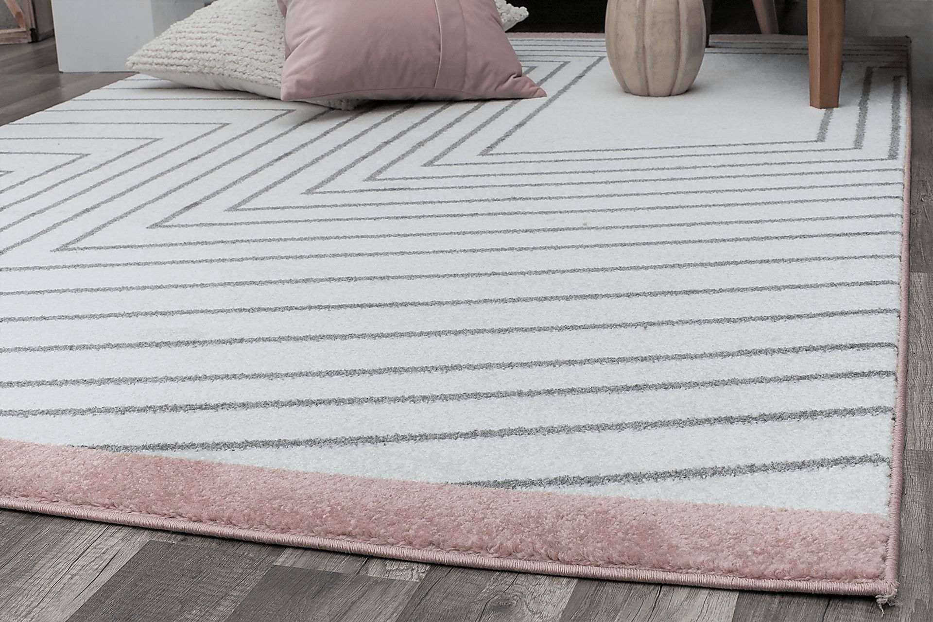 Lilliana Pink 8' x 10' Rug - Image 3