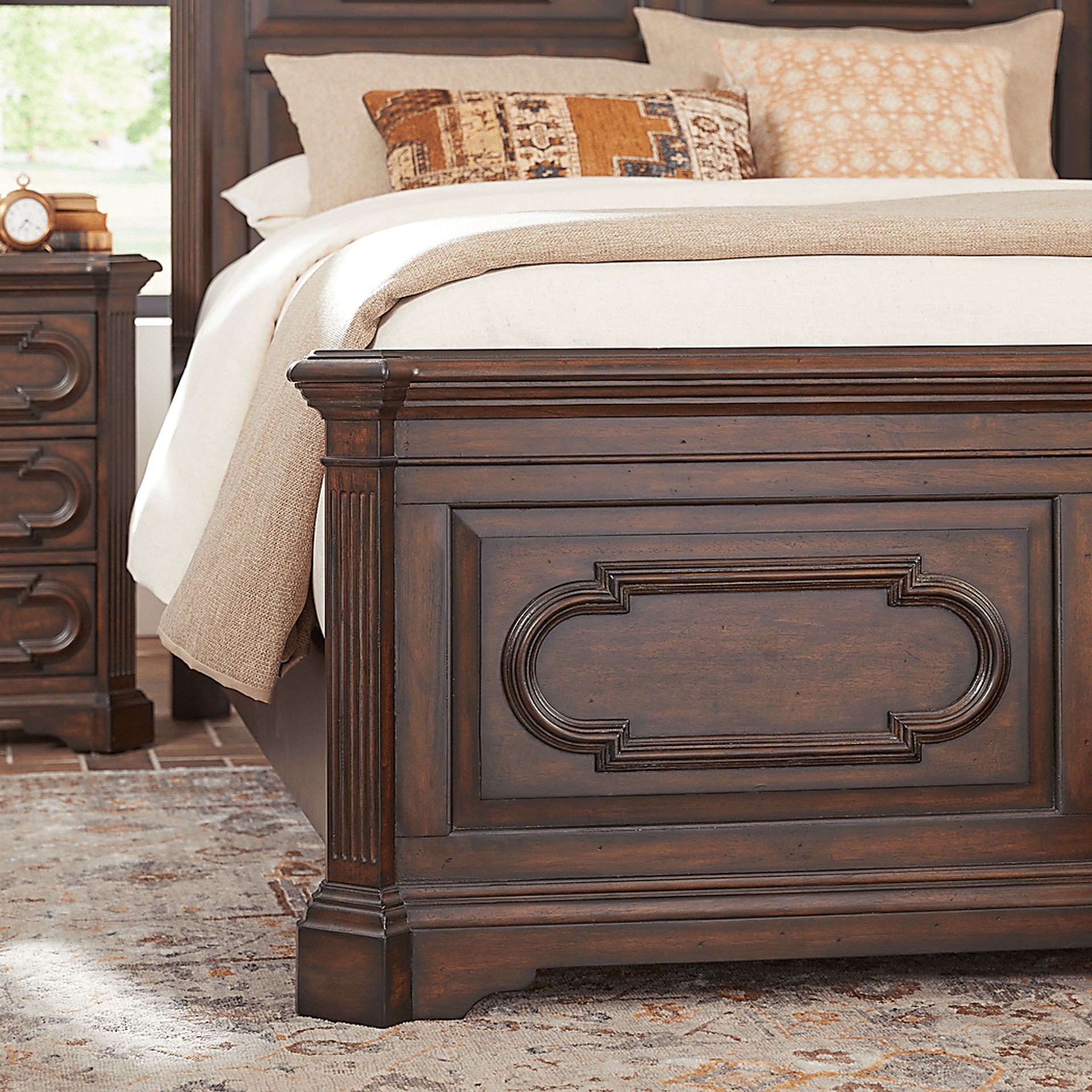 Lindenwood Saddle 5 Pc Queen Panel Bedroom - Image 4