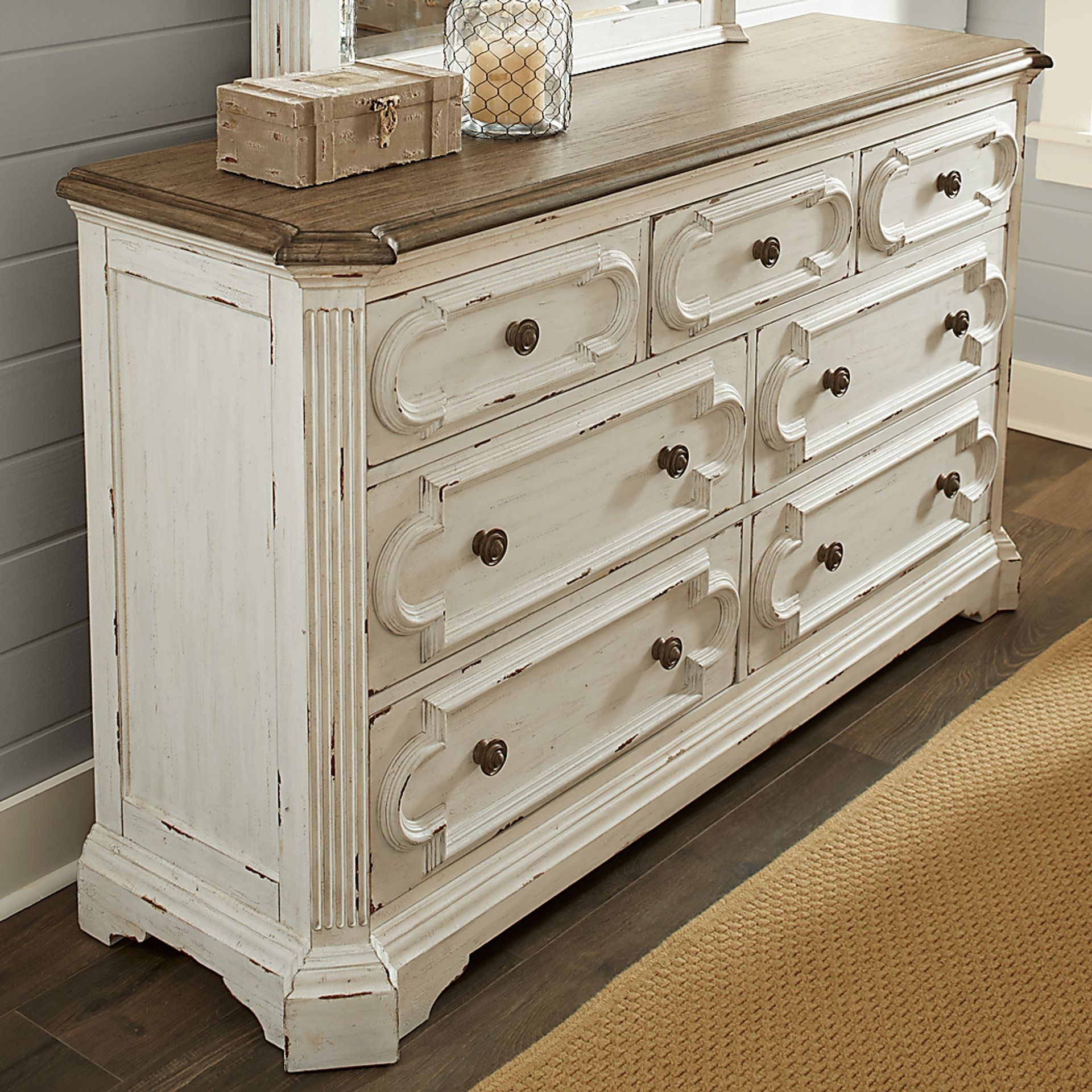 Lindenwood White 8 Pc King Panel Bedroom - Image 7